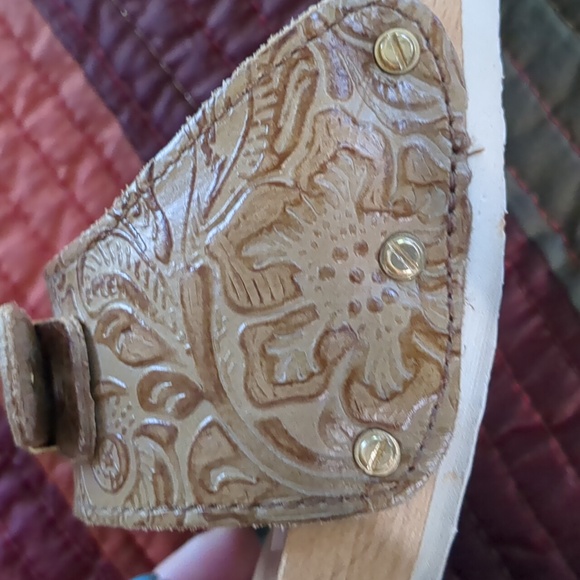 vintage DR SCHOLL'S* wooden/ embossed leather adj. strap exercise sandal sz 9 - Picture 12 of 16